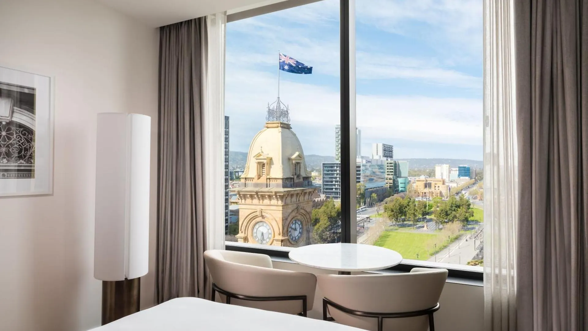 Adelaide Marriott Hotel 5*,